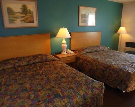 Herington Inn And Suites Exterior photo