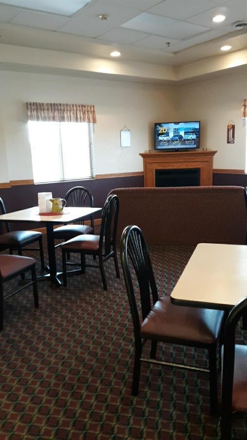 Herington Inn And Suites Exterior photo