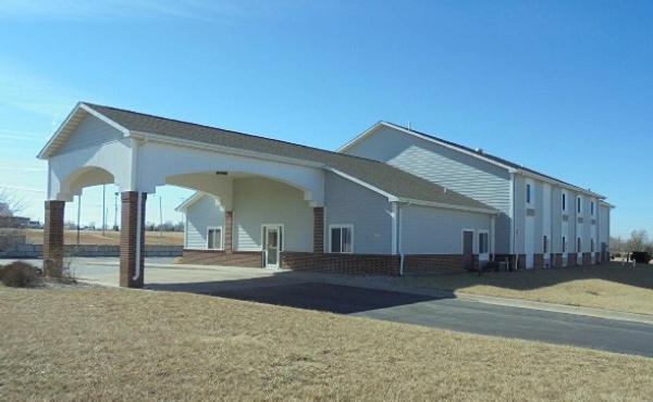 Herington Inn And Suites Exterior photo